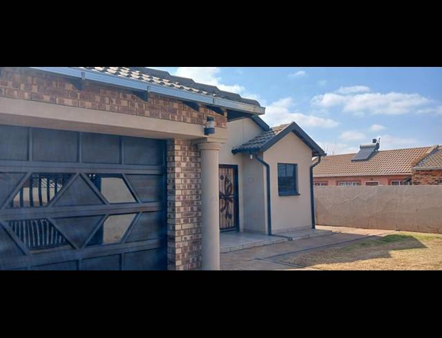 3 BEDROOM HOUSE FOR SALE IN CLAYVILLE